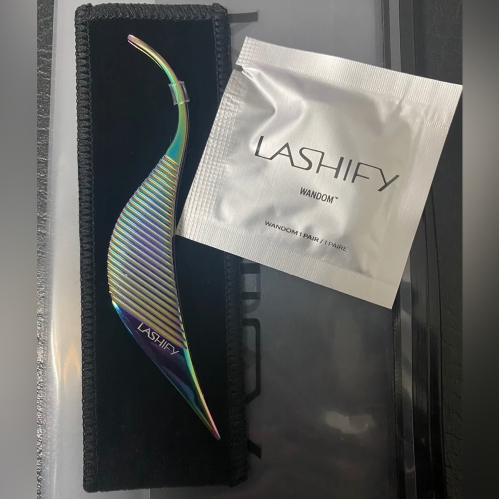 LASHIFY - THE BIRDIE WAND™ HOLOGRAM    3.7" L x 0.6" W
Japanese stainless steel